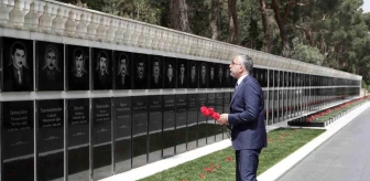 Çalışma ve Sosyal Güvenlik Bakanı Vedat Işıkhan, Azerbaycan'da Haydar Aliyev'in mezarını ve şehitlikleri ziyaret etti