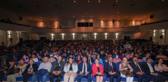 CHP Genel Başkanı Özgür Özel, 'Ahududu' isimli tiyatro oyununu izledi