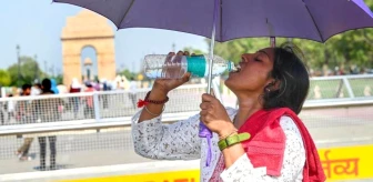 Hindistan'da Şiddetli Sıcak Hava Dalgası: Delhi'de 52,3 Derece Kaydedildi