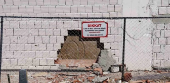 İzmir'deki Tarihi Han Hırsızların Hedefi Oldu