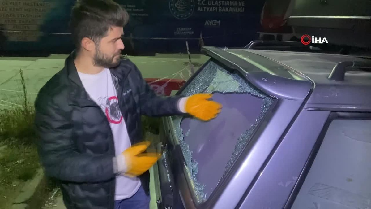 Seyir halindeki otomobile mermi isabet etti