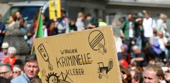 Almanya'da Çevre Örgütü 'Fridays for Future' Üyeleri Eylem Düzenledi