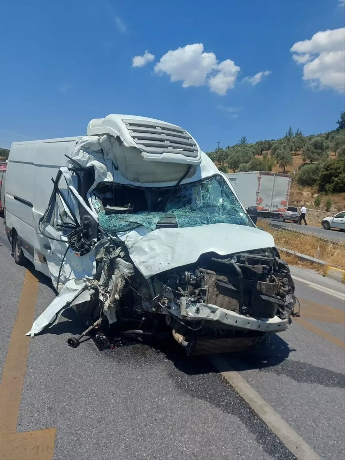 Aydın'ın Çine ilçesinde iki minibüs çarpıştı, 17 kişi yaralandı