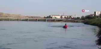 Cizre'de Dicle Nehri'nde bir kişinin kaybolduğu iddiası üzerine arama çalışması başlatıldı