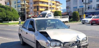 Antalya'da ehliyetsiz sürücüye çarpışma sonucu 4 kişi yaralandı