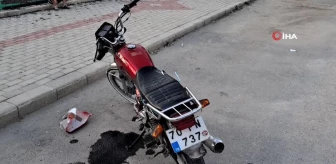 Karaman'da otomobil ile çarpışan motosiklet sürücüsü yola savruldu: 1 yaralı