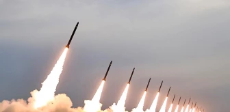 Kuzey Kore, Süper Büyük Çoklu Roketatarlarla Tatbikat Gerçekleştirdi