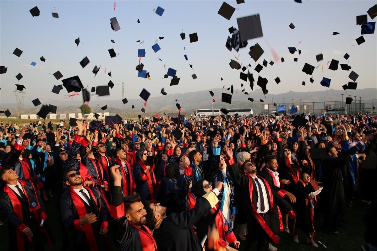 Şırnak Üniversitesi'nde 1133 öğrenci mezuniyet töreniyle mezun oldu