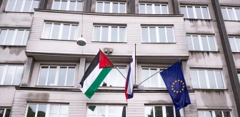 Slovenya'da Filistin Bayrağı Hükümet Binasına Asıldı