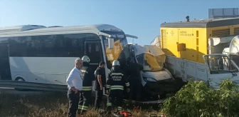 Tekirdağ'da fren arızalı kamyonetin çarptığı işçi servisinde 18 kişi yaralandı