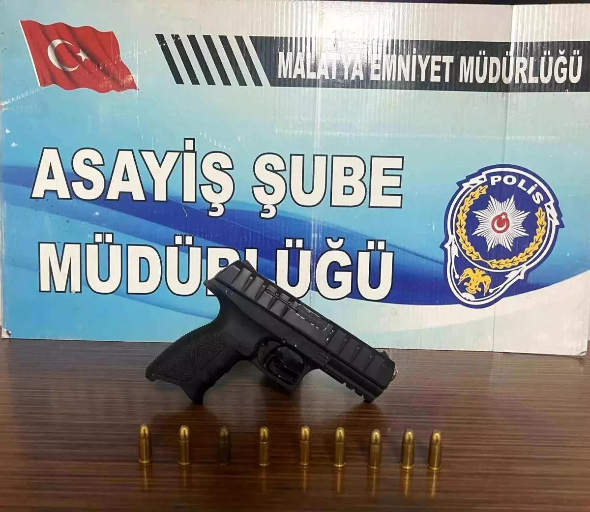 Malatya'da park halindeki araç kurşunlandı, şüpheli yakalandı