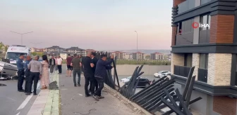 Eskişehir'de araç kontrolden çıkarak site duvarına çarptı