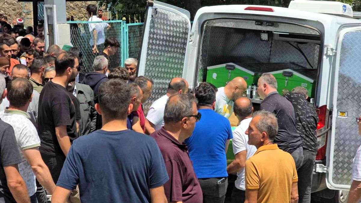 Tokat'ta Otomobil Kazasında Hayatını Kaybeden İki Arkadaş Son Yolculuklarına Uğurlandı