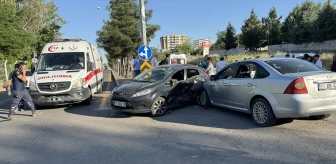 Diyarbakır'da Otomobil Çarpışması: 2'si Çocuk 7 Kişi Yaralandı