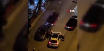 Kadıköy'de sürücülerin tekmeli yumruklu kavgası kamerada