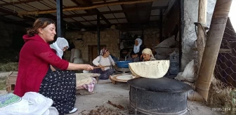 Tunceli'de Kadınlar İmece Usulüyle Ekmek Pişiriyor