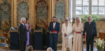 ABBA'ya İsveç Kralı tarafından Kraliyet Şövalyelik nişanı verildi