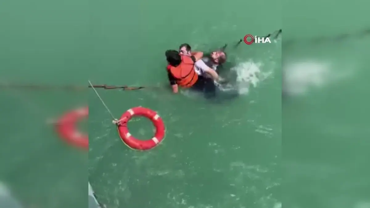 Adana'da kanalda can pazarı: Boğulma tehlikesi geçiren genci polis ve vatandaş el ele vererek böyle kurtardı