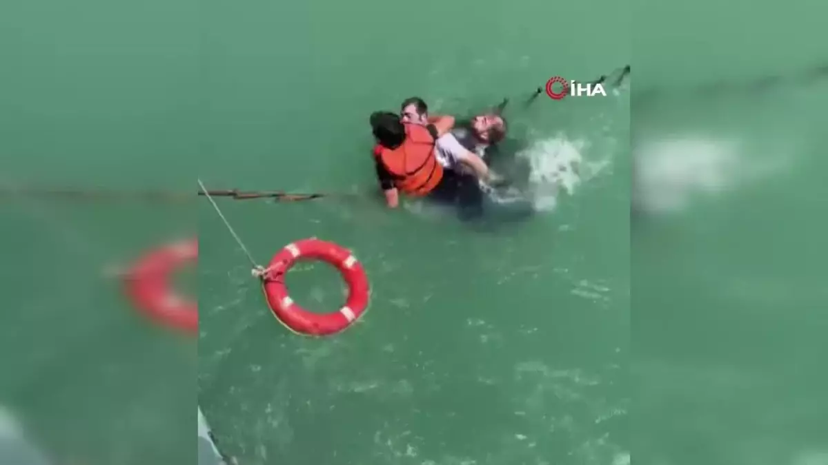 Adana'da kanalda can pazarı: Boğulma tehlikesi geçiren genci polis ve vatandaş el ele vererek böyle kurtardı