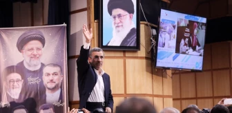 Ahmedinejad İran'da Cumhurbaşkanlığı için adaylık başvurusunda bulundu