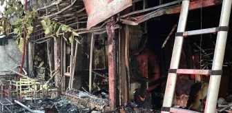 İzmit'teki İş Merkezindeki Kafede Yangın Çıktı