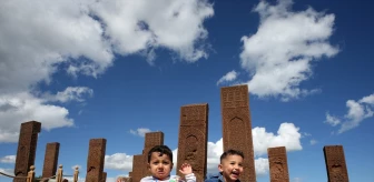 Bitlis Ahlat'taki Selçuklu Meydan Mezarlığı Ziyaretçi Rekoru Kırdı