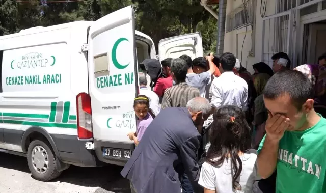 gaziantep-te-feci-kaza-2-olu-6-yarali-4-17389360_o gaziantep-te-feci-kaza-2-olu-6-yarali-4-17389360_o Minibüs motosiklete çarpıp yayaların arasına daldı: 2 ölü Minibüs motosiklete çarpıp yayaların arasına daldı: 2 ölü gaziantep te feci kaza 2 olu 6 yarali 4 17389360 o