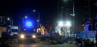 Haydarpaşa'da Mendireğe Çarpan Teknedeki 10 Kişi Kurtarıldı