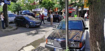 Eskişehir'de Kırmızı Işık İhlali Yapan Araçlar Çarpıştı