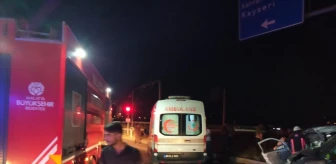 Malatya'da Hafif Ticari Araçlar Çarpıştı: 1 Ölü, 4 Yaralı