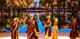 Çinli Sanatçılar İstanbul'da Etnik Müzik ve Dans Gösterisi Yaptı
