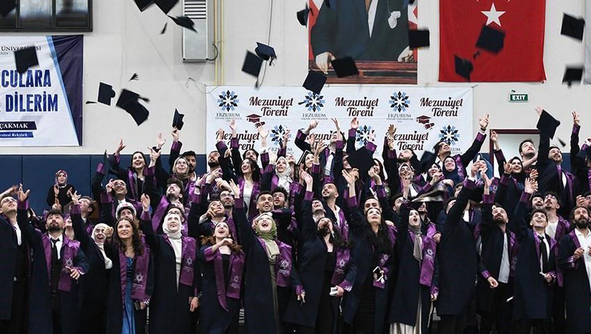 ETÜ'de 2023-2024 Akademik Yılı Mezuniyet Töreni Coşkuyla Gerçekleştirildi