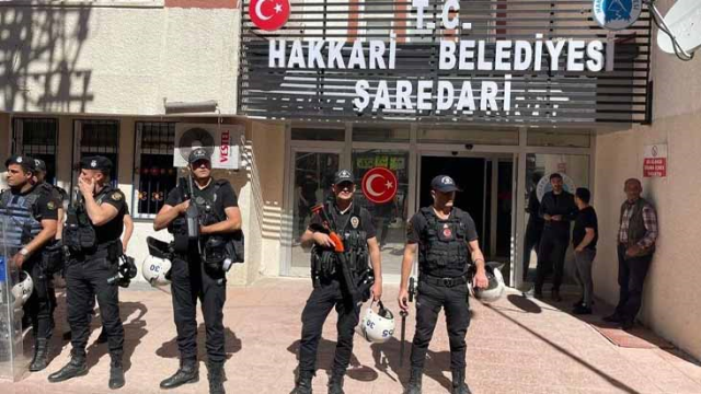 Gözaltına alınan Hakkari Belediye Başkanı Mehmet Akış görevden alındı