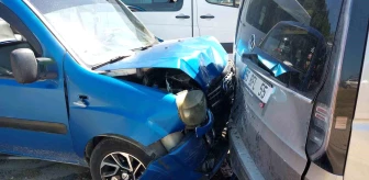 Samsun'da Hafif Ticari Araç Kaza Yaptı