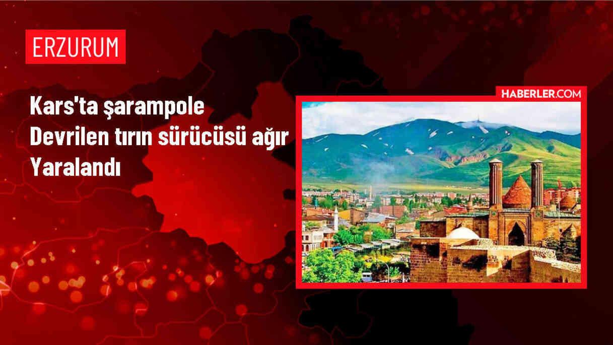 Kars'ta tır şarampole devrildi, sürücü yaralandı