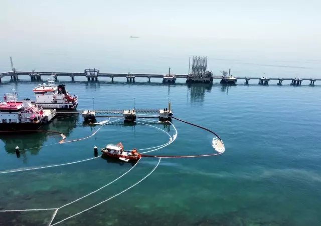 Tekirdağ'da Tankerden Denize 12 Bin Litre Mazot Sızdı