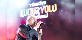 Yavuz Bingöl Şanlıurfa Kültür Yolu Festivali'nde muhteşem bir konser verdi
