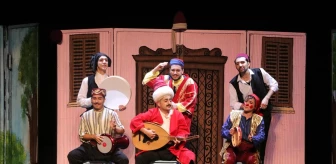 Gaziantep'te tiyatro ekibi Filistinli çocuklara yardım eli uzatıyor