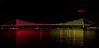 Galatasaray'ın Şampiyonluğu Boğaz Köprülerini Aydınlattı