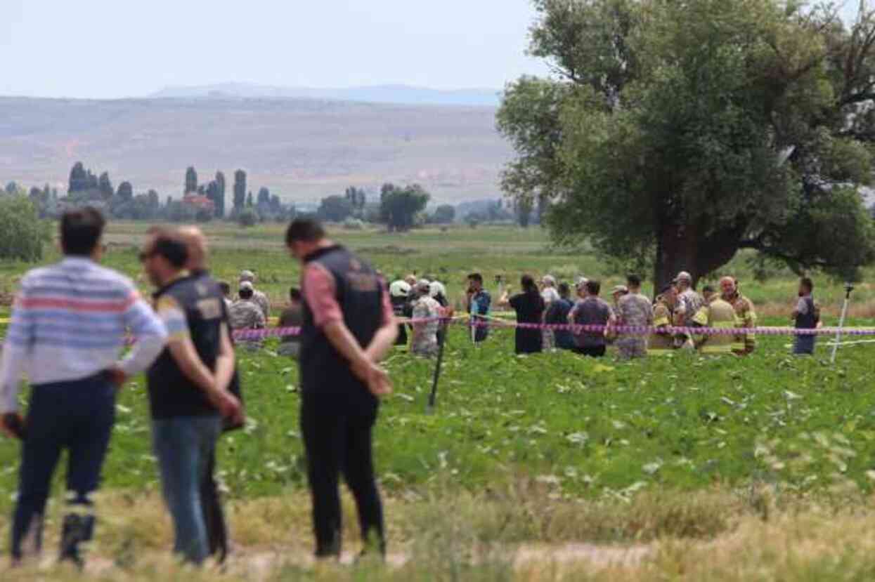 Kayseri'de eğitim uçağı düştü! Kayseri'de olay yerinden görüntüler!