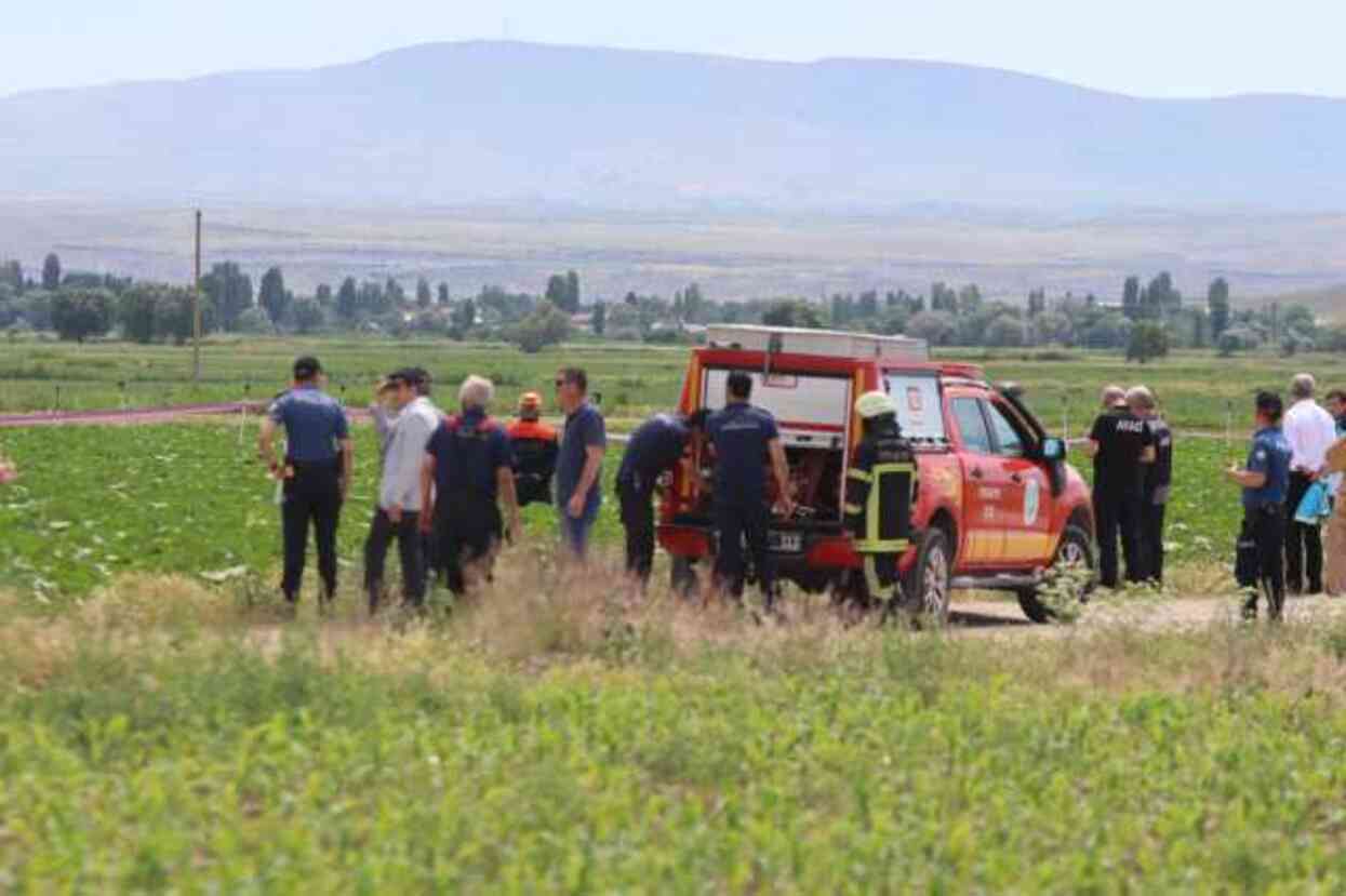 Kayseri'de eğitim uçağı düştü! Kayseri'de olay yerinden görüntüler!