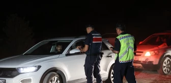 Sivas'ta Jandarma Ekipleri Trafik ve Asayiş Uygulaması Gerçekleştirdi