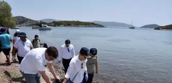 Bodrum'da Gönüllüler Plaj Temizliği Yaptı