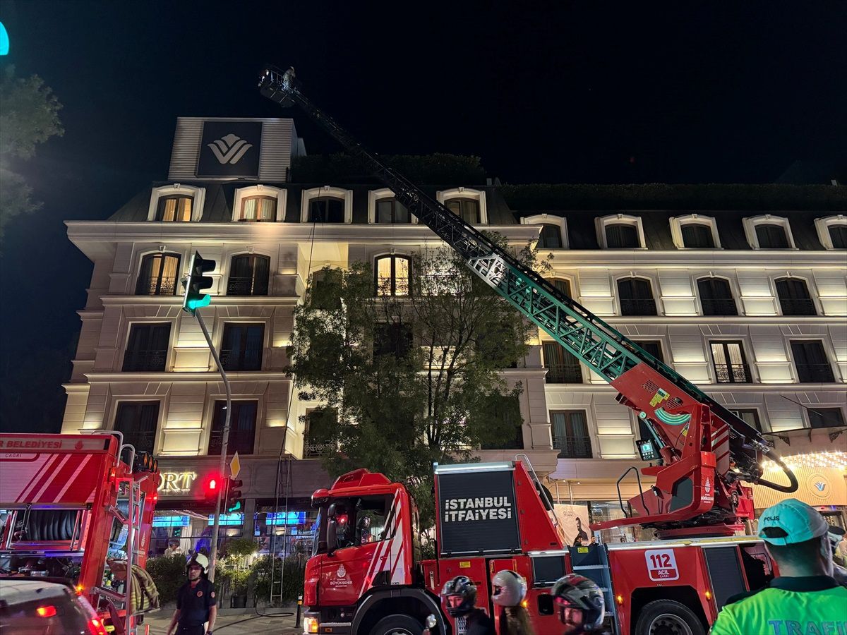 Kadıköy'de bir otelde çıkan yangın söndürüldü