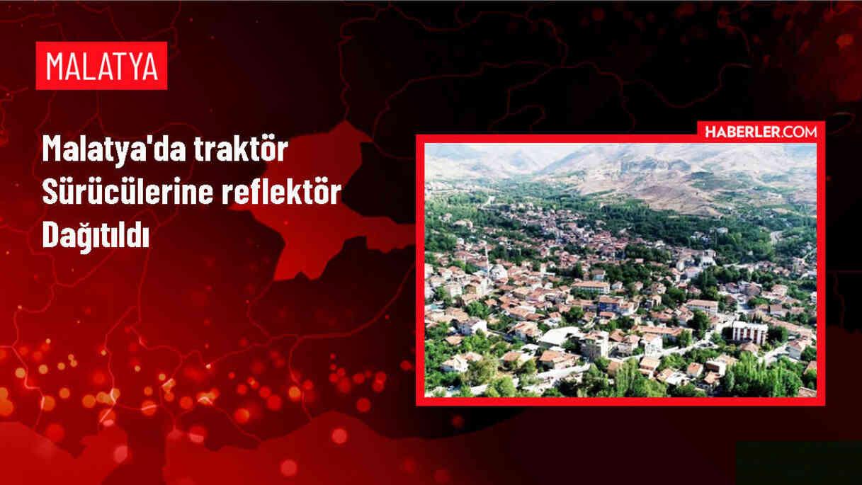 Malatya'da traktör sürücülerine reflektör dağıtıldı