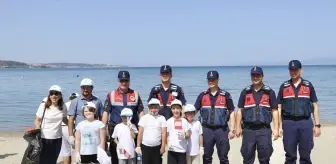 Burhaniye'de Çevre Haftası etkinlikleri kapsamında sahil temizliği yapıldı