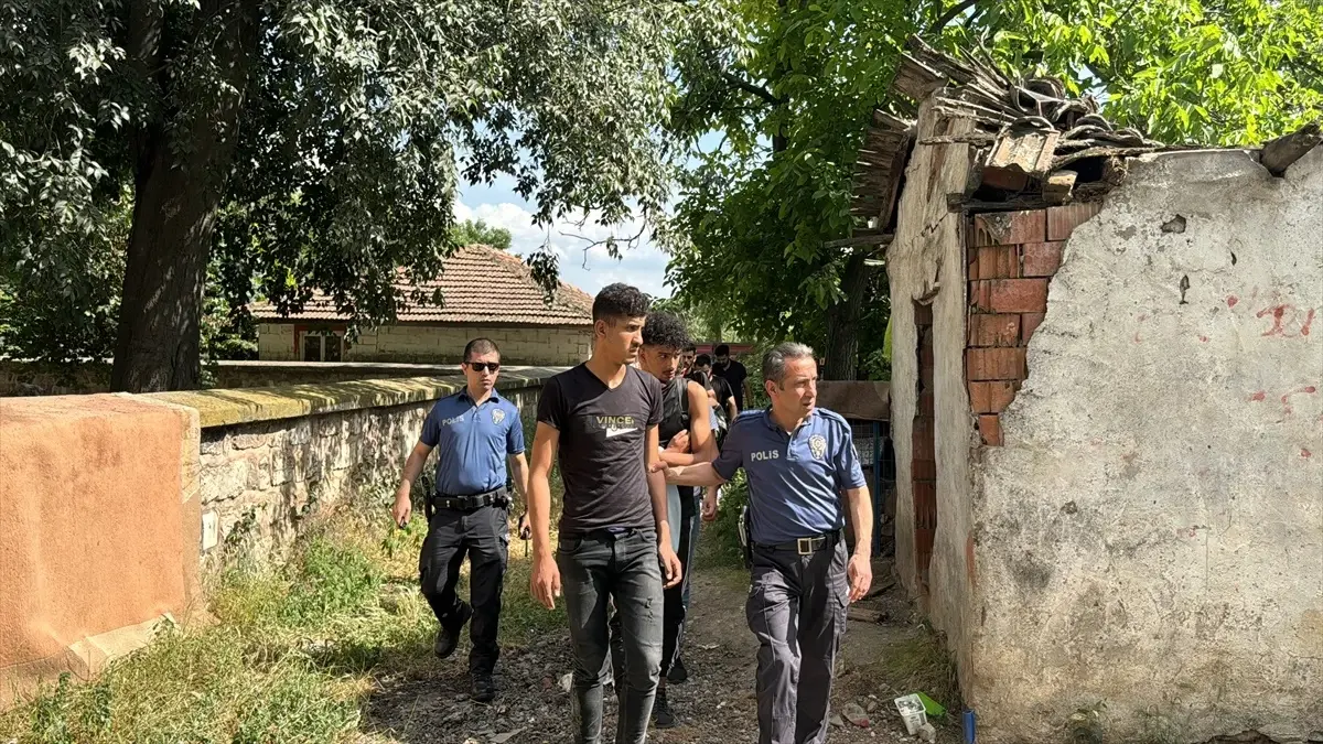 Edirne'de 12 düzensiz göçmen yakalandı