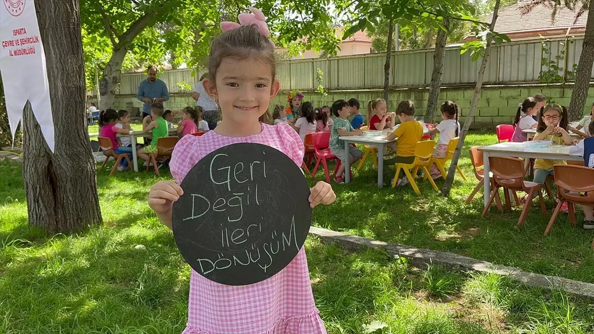 Isparta'da Sıfır Atık Projesi'nde başarılı olan öğrencilere ödül verildi