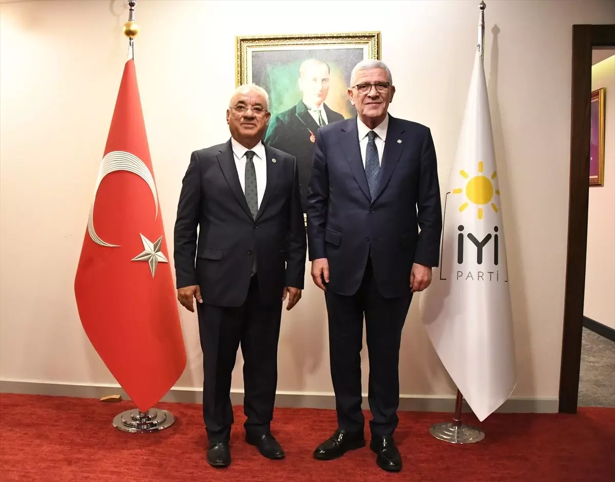 İYİ Parti Genel Başkanı Müsavat Dervişoğlu, DSP Genel Başkanı Önder Aksakal ile Görüştü