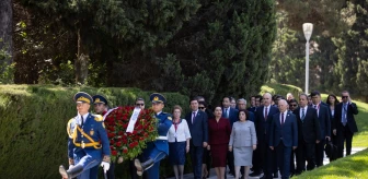 TBMM Başkanı Numan Kurtulmuş, TÜRKPA Genel Kurulu dolayısıyla Azerbaycan'da şehitlikleri ziyaret etti
